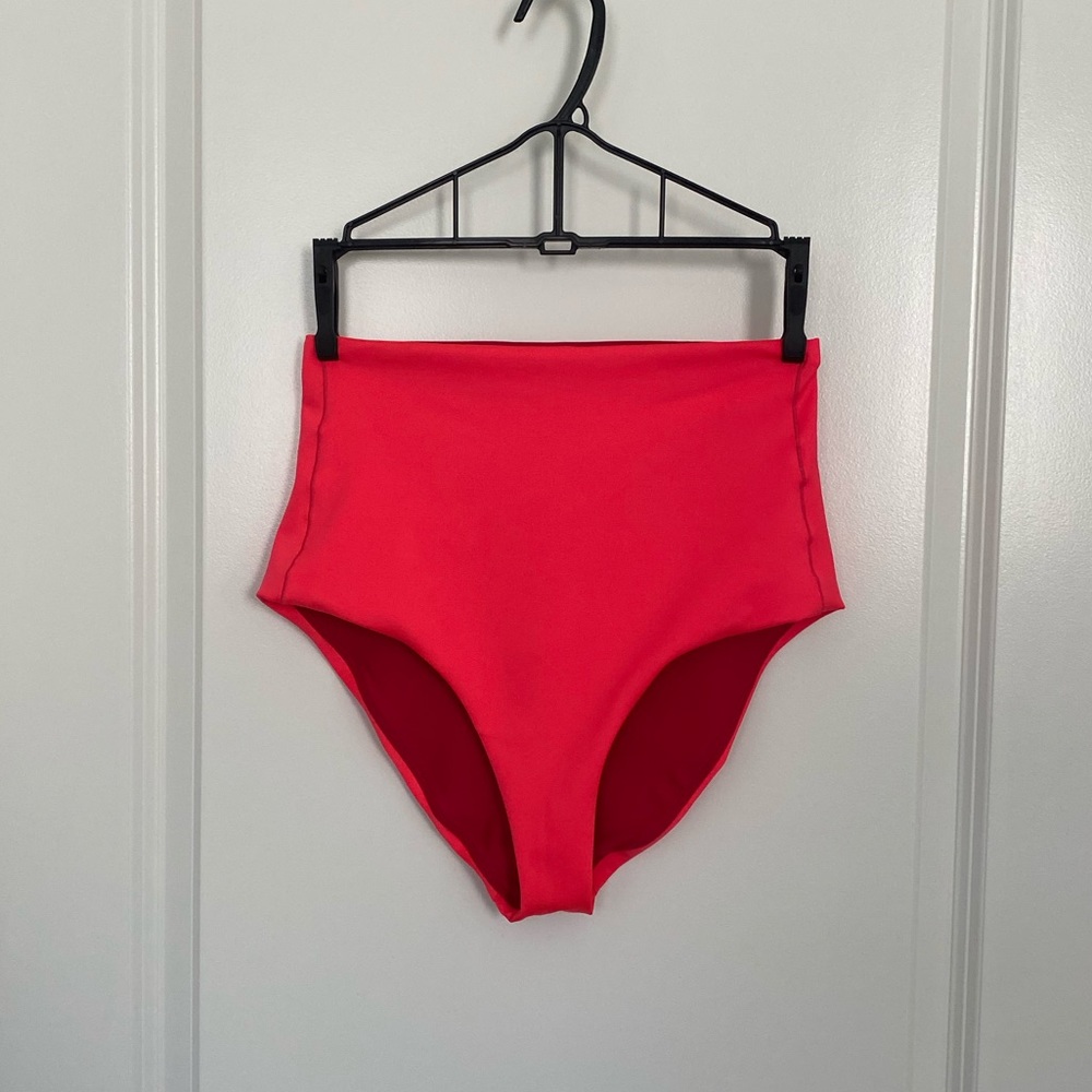 Left On Friday Hi Tide Bottom L
Rescue (Neon Red)